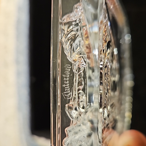 Waterford crystal nativity ornament. - Picture 2 of 3